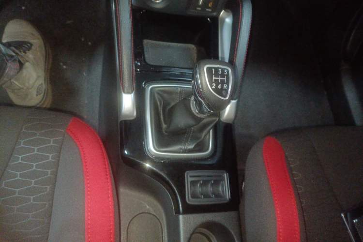 Used BAIC Senova X35 2016 1.5L Manual Elite Edition Gear Lever
