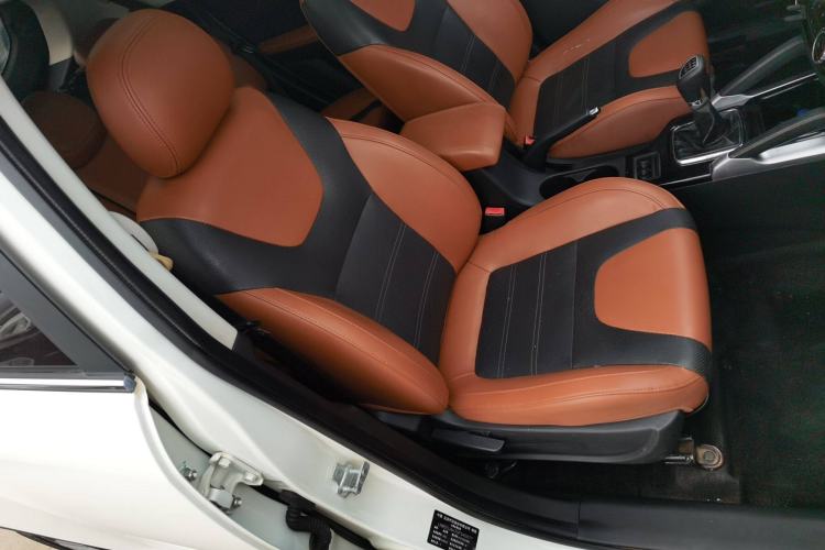 Used BAIC Senova X35 2016 1.5L Manual Luxury Edition Interior 10