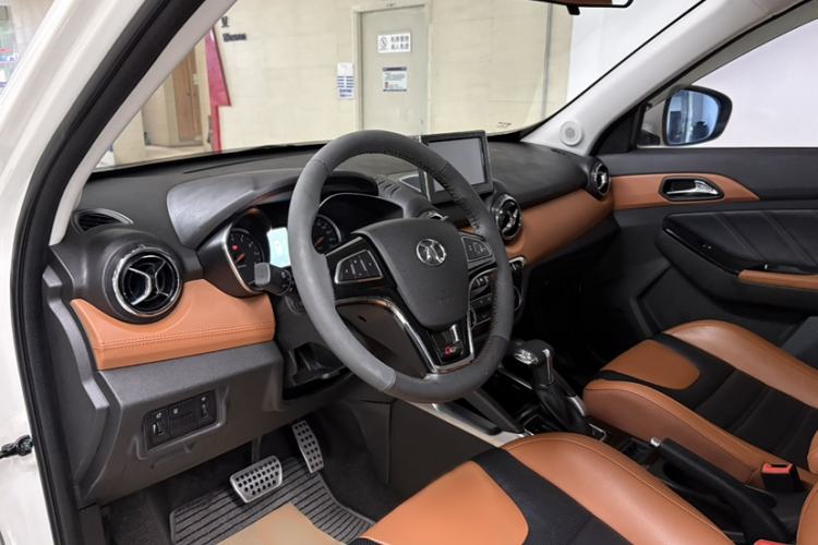 Used BAIC Senova X35 2016 1.5L Automatic Luxury Edition Interior 11
