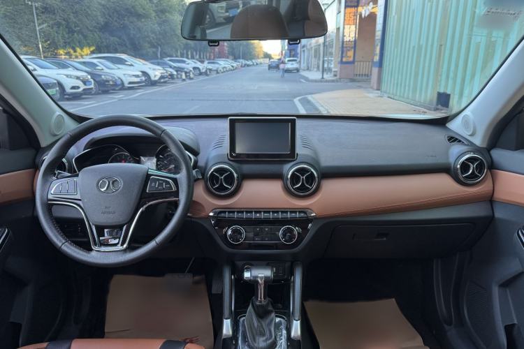 Used BAIC Senova X35 2016 1.5L Automatic Luxury Edition Interior 2