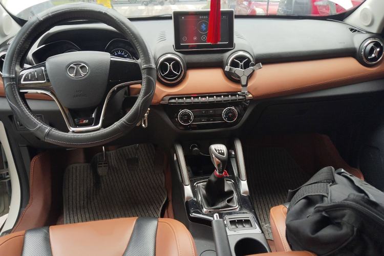 Used BAIC Senova X35 2016 1.5L Manual Luxury Edition Interior 2