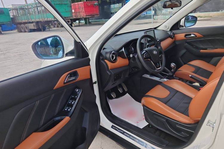 Used BAIC Senova X35 2016 1.5L Manual Luxury Edition Interior 2