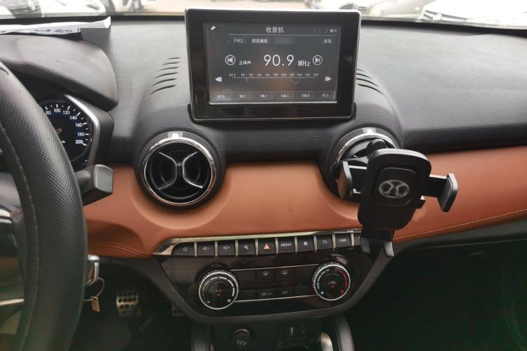 Used BAIC Senova X35 2016 1.5L Manual Luxury Edition Interior 2