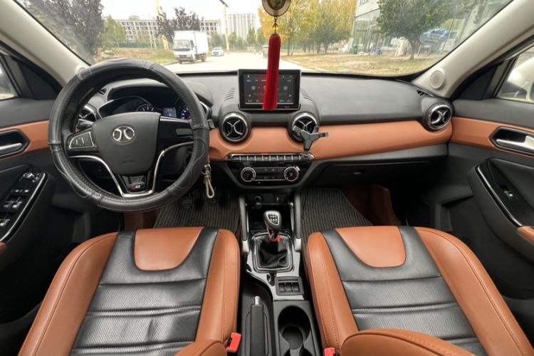 Used BAIC Senova X35 2016 1.5L Manual Luxury Edition Interior 3