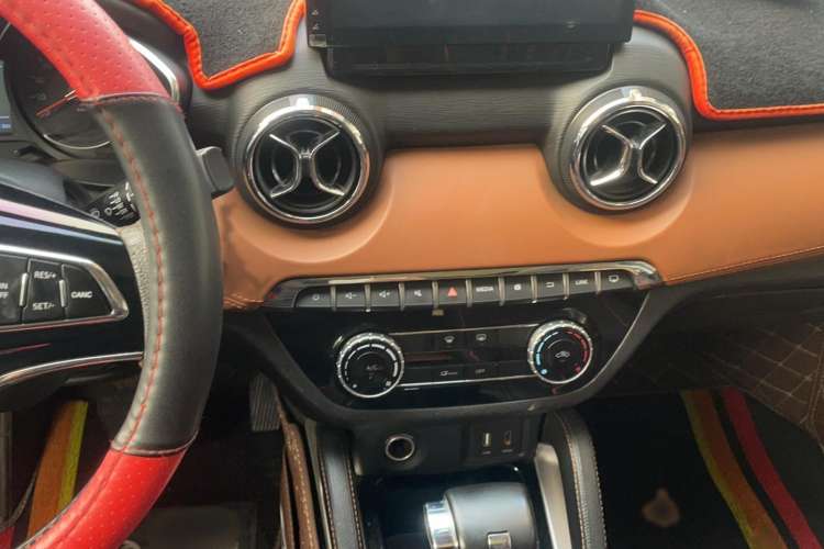 Used BAIC Senova X35 2016 1.5L Automatic Elite Edition Interior 3