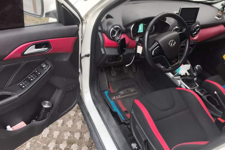 Used BAIC Senova X35 2016 1.5L Manual Elite Edition Interior 3
