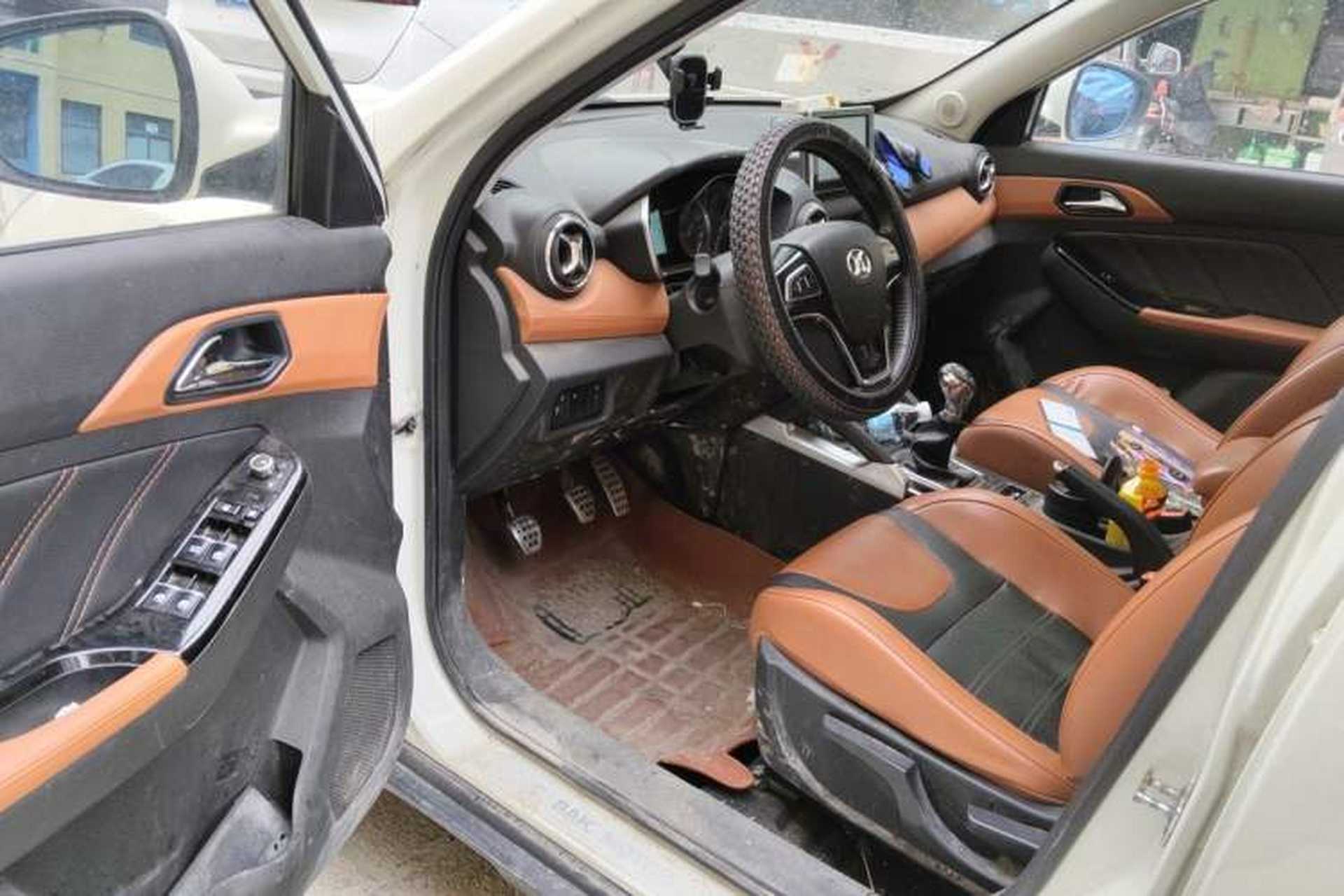 Used BAIC Senova X35 2016 1.5L Manual Luxury Edition Interior 3