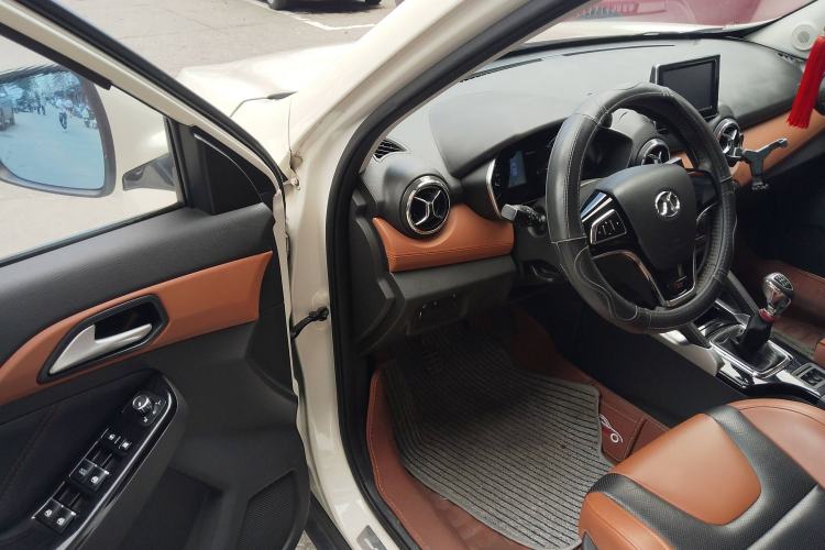Used BAIC Senova X35 2016 1.5L Manual Luxury Edition Interior 3