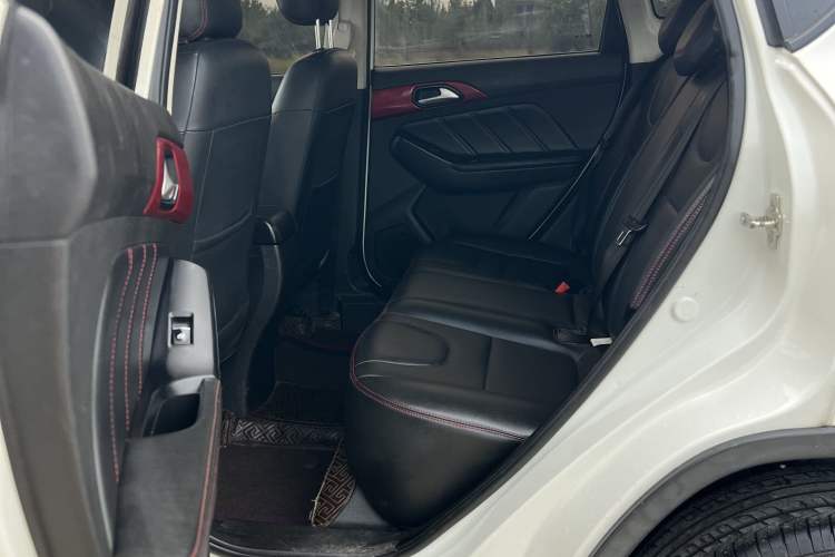 Used BAIC Senova X35 2016 1.5L Manual Elite Edition Interior 3
