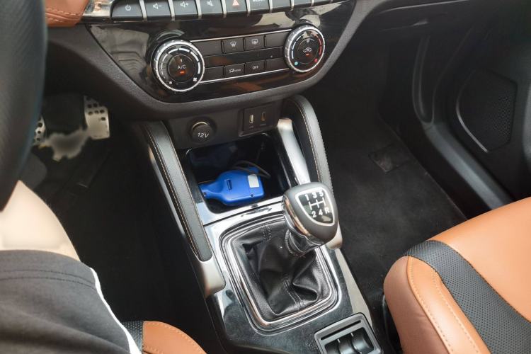 Used BAIC Senova X35 2016 1.5L Manual Luxury Edition Interior 3