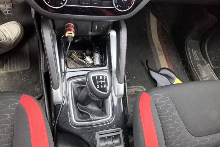 Used BAIC Senova X35 2016 1.5L Manual Elite Edition Interior 4