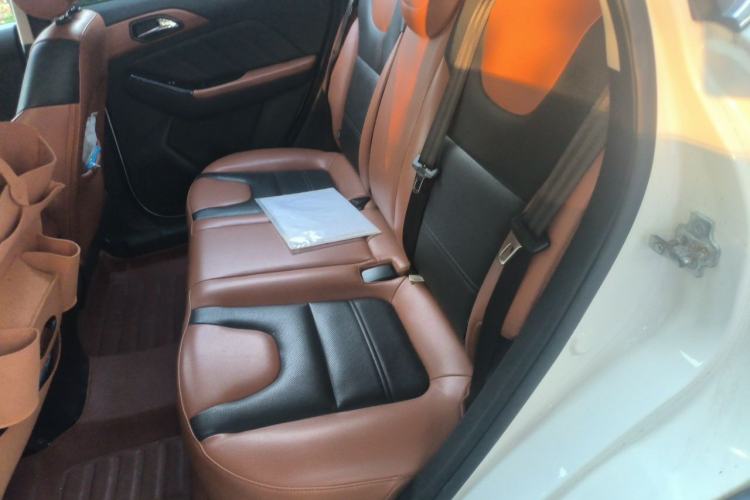 Used BAIC Senova X35 2016 1.5L Automatic Luxury Edition Interior 4