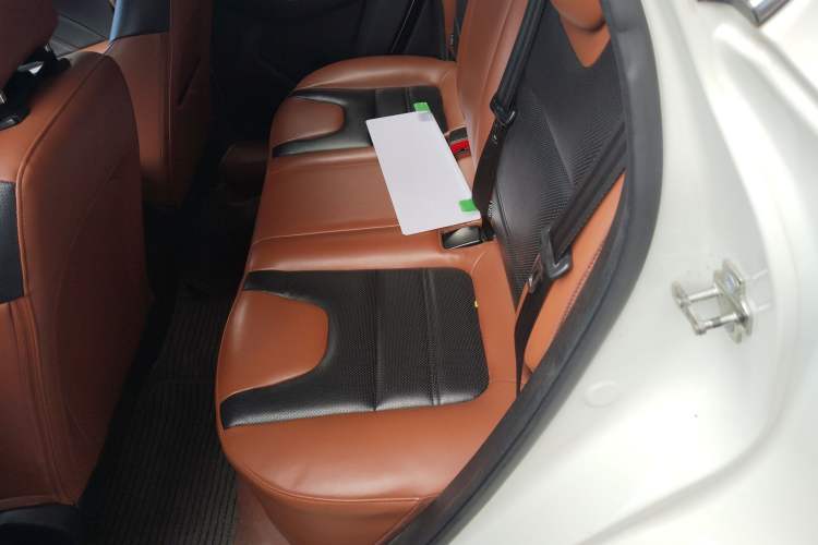 Used BAIC Senova X35 2016 1.5L Manual Luxury Edition Interior 4