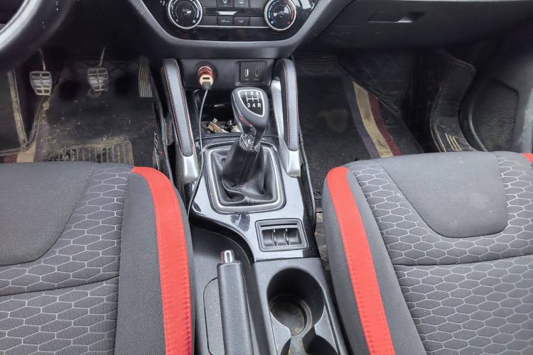 Used BAIC Senova X35 2016 1.5L Manual Elite Edition Interior 5