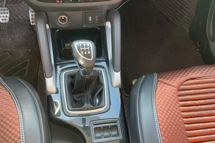 Used BAIC Senova X35 2016 1.5L Manual Elite Edition Interior 5
