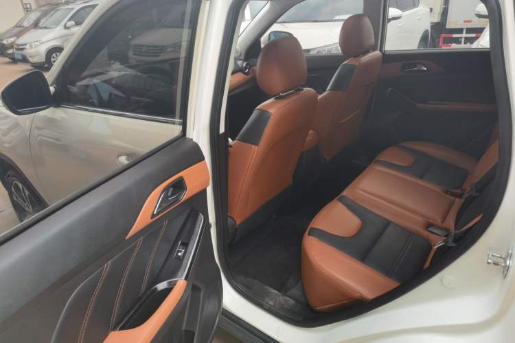 Used BAIC Senova X35 2016 1.5L Manual Luxury Edition Interior 6