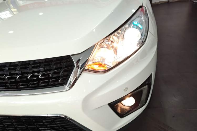 Used BAIC Senova X35 2016 1.5L Manual Elite Edition Left Front Headlight