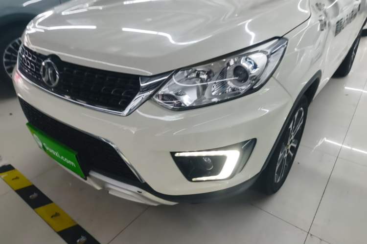 Used BAIC Senova X35 2016 1.5L Automatic Luxury Edition Left Front Headlight