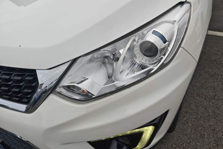 Used BAIC Senova X35 2016 1.5L Automatic Luxury Edition Left Front Headlight