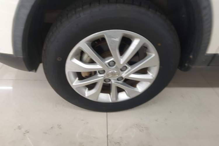 Used BAIC Senova X35 2016 1.5L Manual Elite Edition Left Front Wheel Hub