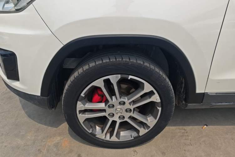 Used BAIC Senova X35 2016 1.5L Automatic Luxury Edition Left Front Wheel Hub