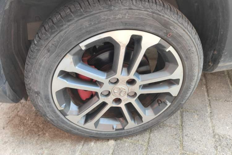 Used BAIC Senova X35 2016 1.5L Manual Luxury Edition Left Front Wheel Hub