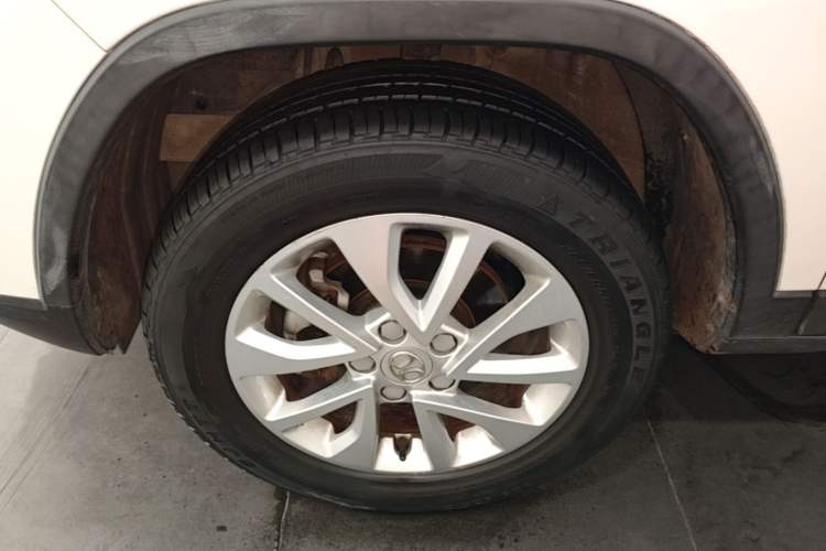 Used BAIC Senova X35 2016 1.5L Manual Elite Edition Left Front Wheel Hub