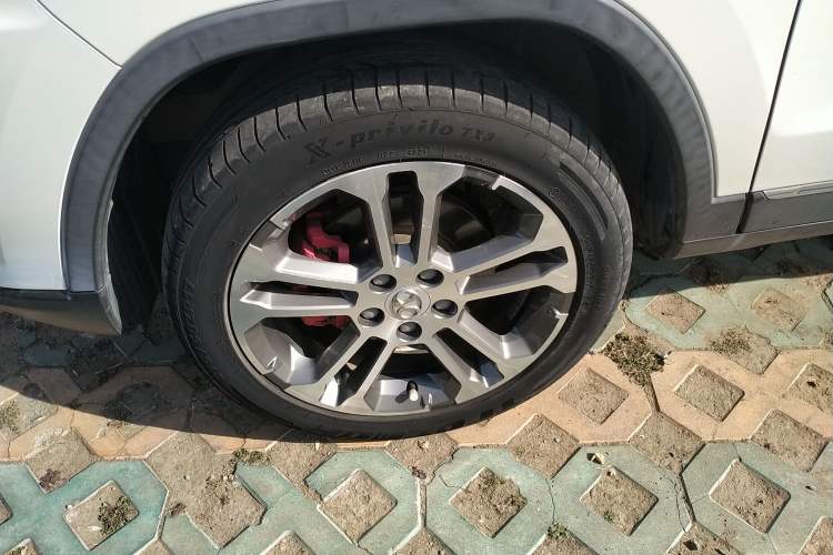 Used BAIC Senova X35 2016 1.5L Automatic Luxury Edition Left Front Wheel Hub