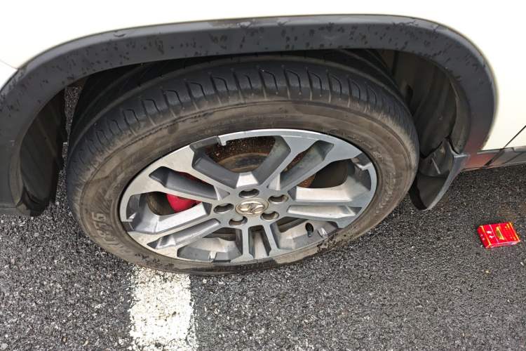 Used BAIC Senova X35 2016 1.5L Automatic Luxury Edition Left Front Wheel Hub