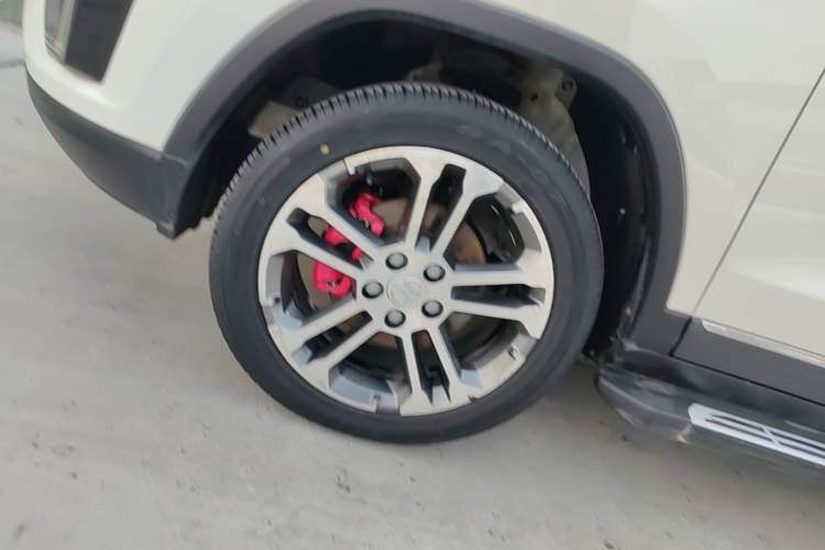 Used BAIC Senova X35 2016 1.5L Manual Luxury Edition Left Front Wheel Hub