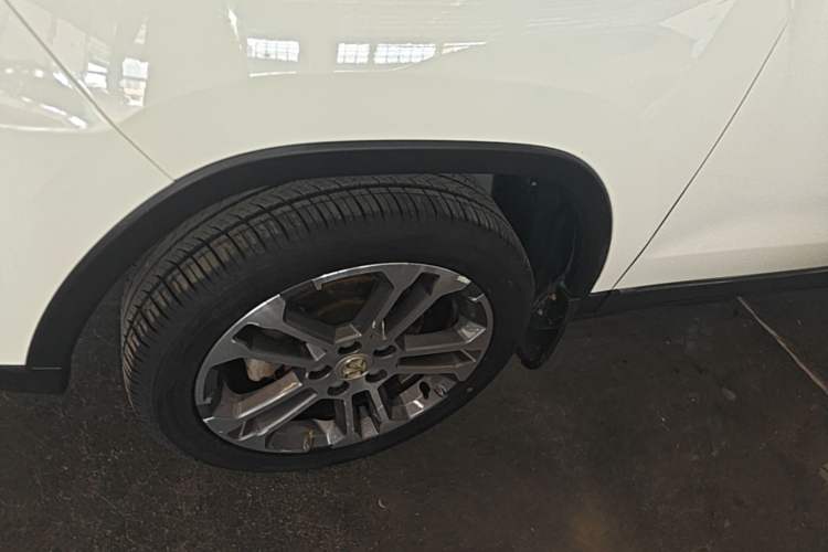 Used BAIC Senova X35 2016 1.5L Manual Luxury Edition Left Front Wheel Hub