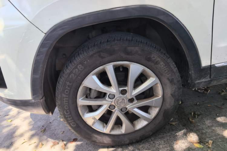 Used BAIC Senova X35 2016 1.5L Manual Elite Edition Left Front Wheel Hub