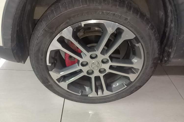 Used BAIC Senova X35 2016 1.5L Automatic Luxury Edition Left Front Wheel Hub