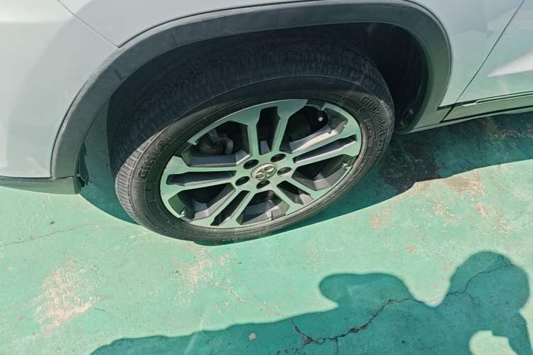 Used BAIC Senova X35 2016 1.5L Automatic Luxury Edition Left Front Wheel Hub