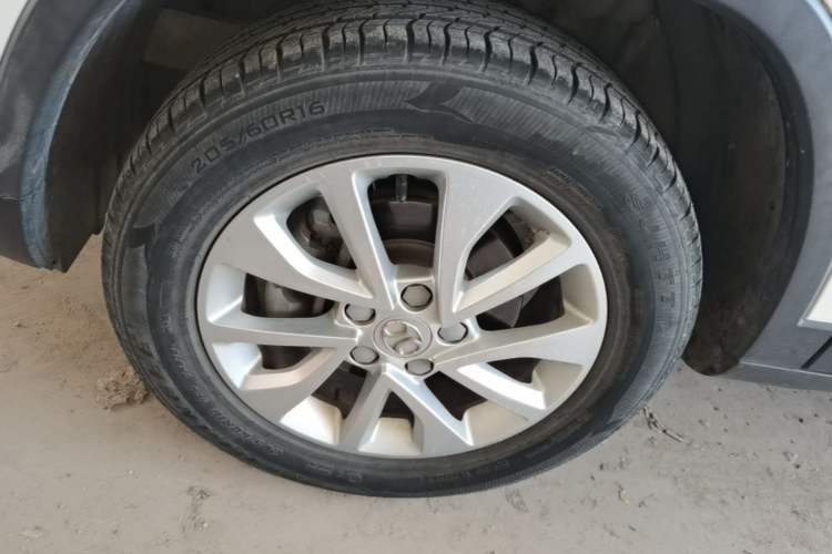Used BAIC Senova X35 2016 1.5L Manual Elite Edition Left Front Wheel Hub