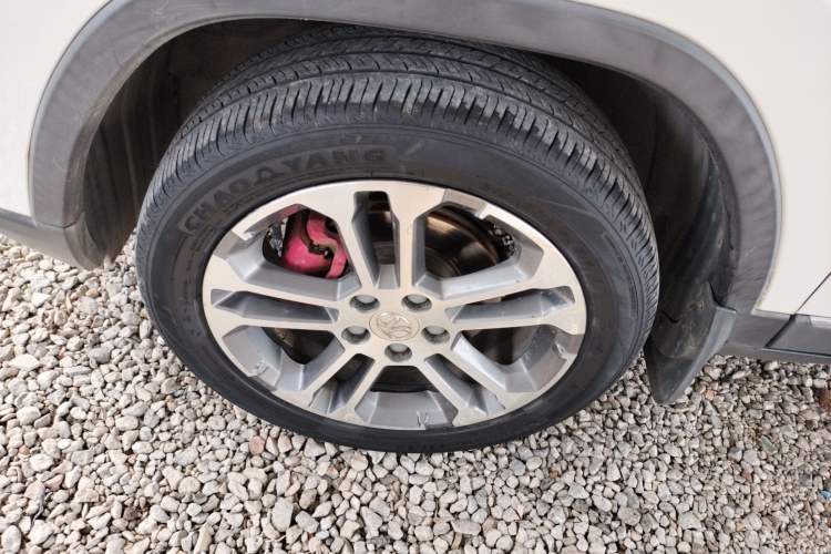 Used BAIC Senova X35 2016 1.5L Automatic Luxury Edition Left Front Wheel Hub