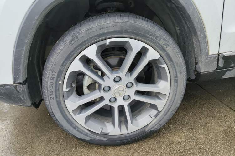Used BAIC Senova X35 2016 1.5L Automatic Luxury Edition Left Front Wheel Hub