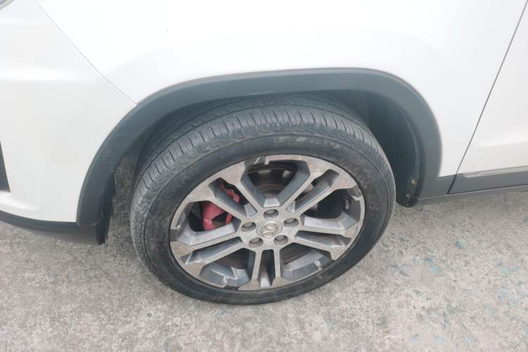Used BAIC Senova X35 2016 1.5L Automatic Luxury Edition Left Front Wheel Hub