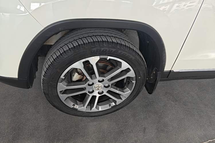 Used BAIC Senova X35 2016 1.5L Manual Luxury Edition Left Front Wheel Hub