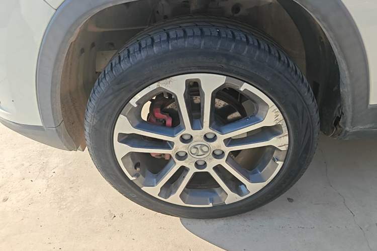 Used BAIC Senova X35 2016 1.5L Automatic Luxury Edition Left Front Wheel Hub