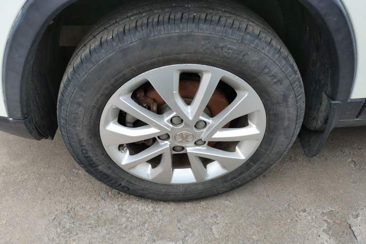 Used BAIC Senova X35 2016 1.5L Manual Elite Edition Left Front Wheel Hub