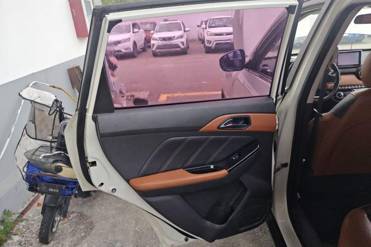Used BAIC Senova X35 2016 1.5L Manual Luxury Edition Left Rear Door Interior