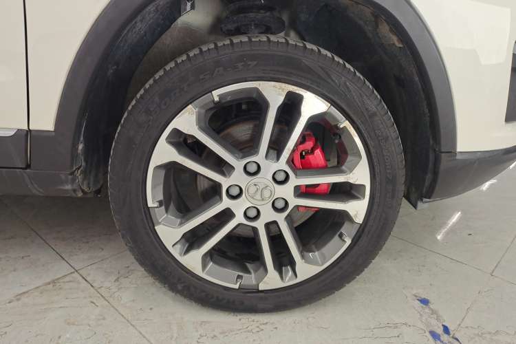 Used BAIC Senova X35 2016 1.5L Automatic Luxury Edition Left Rear Wheel Hub