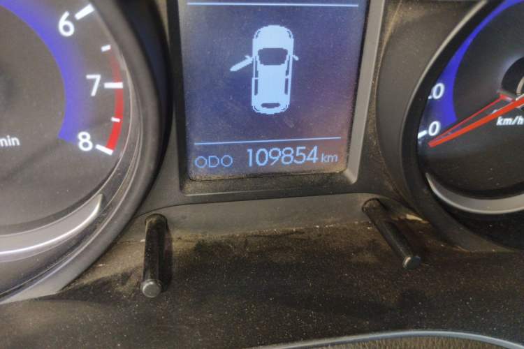 Used BAIC Senova X35 2016 1.5L Manual Luxury Edition Odometer Close Up