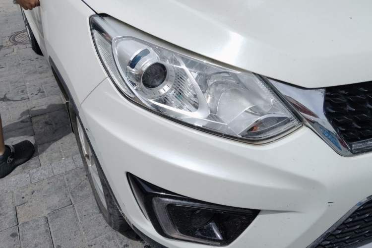Used BAIC Senova X35 2016 1.5L manual Fashion Edition Right Front Headlight