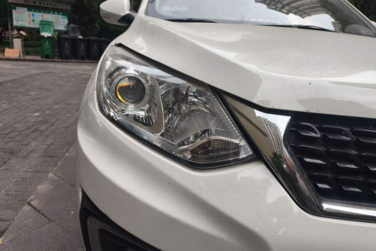Used BAIC Senova X35 2016 1.5L Automatic Luxury Edition Right Front Headlight
