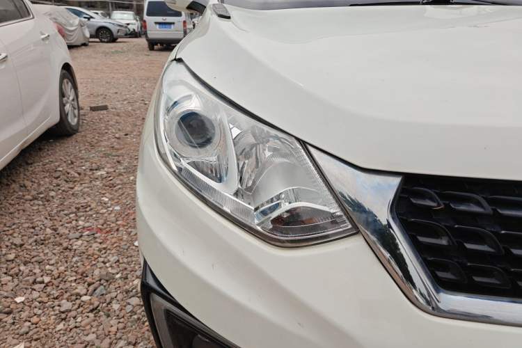 Used BAIC Senova X35 2016 1.5L Manual Luxury Edition Right Front Headlight