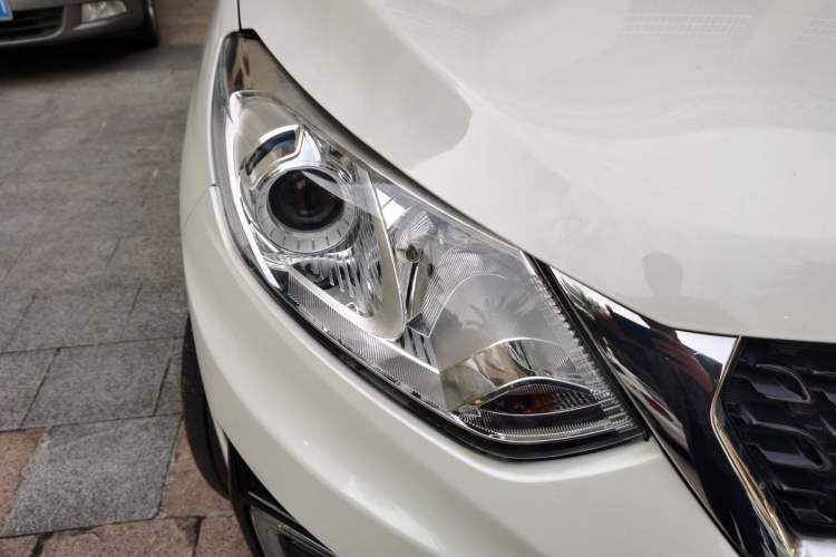 Used BAIC Senova X35 2016 1.5L Automatic Luxury Edition Right Front Headlight