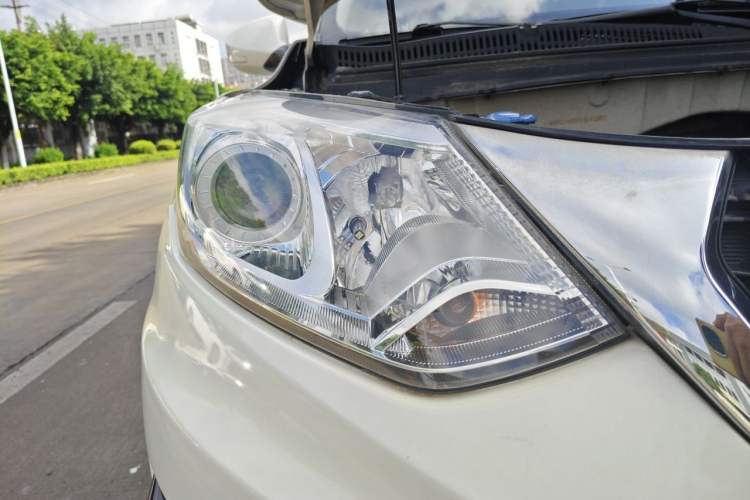 Used BAIC Senova X35 2016 1.5L Automatic Elite Edition Right Front Headlight