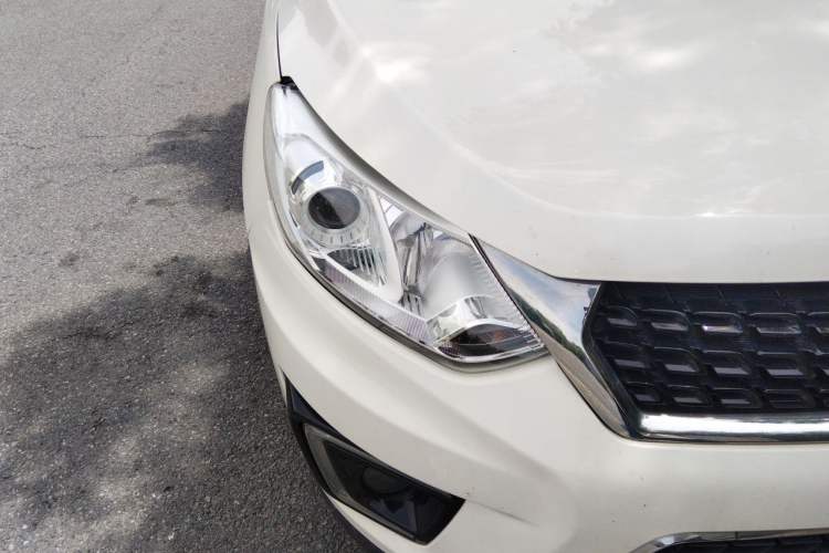 Used BAIC Senova X35 2016 1.5L Automatic Prestige Edition Right Front Headlight